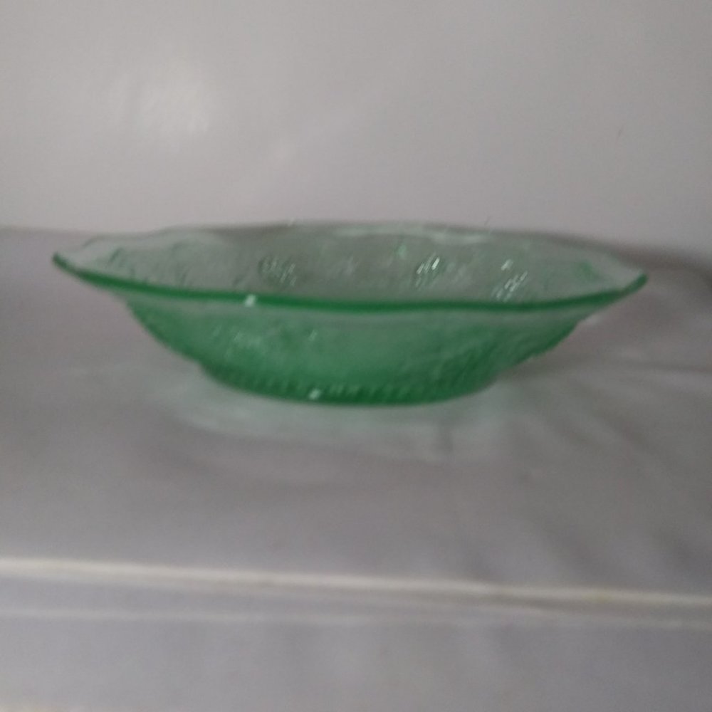 uranium green depression glass bowl grape motif glowy glass - Picture 8 of 12